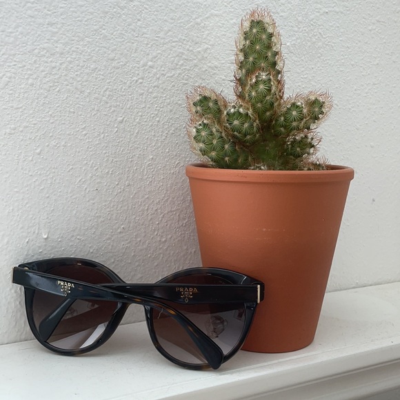 Authentic Prada sunglasses - Picture 2 of 5